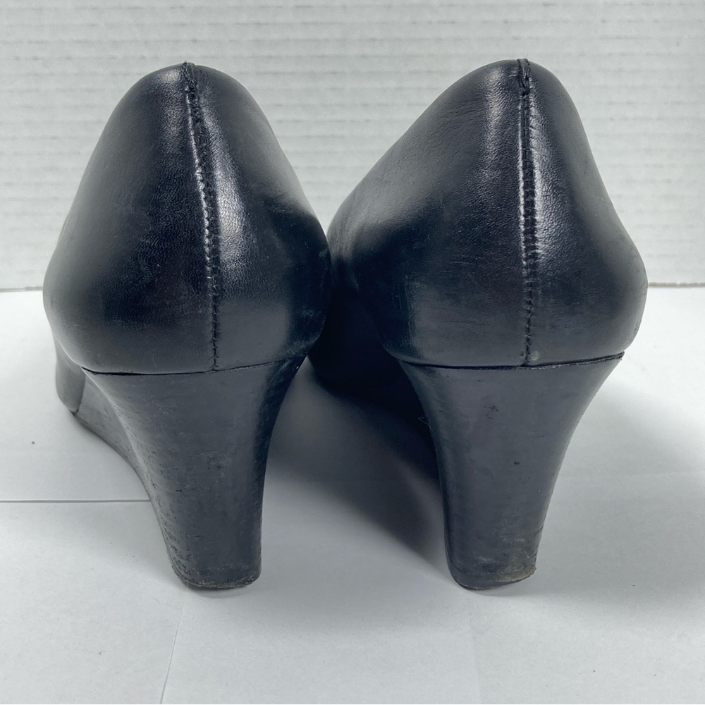 Tory Burch Women's Black Leather Cap Toe Wedge Pumps Gold Logo Tory Size 7.5M - Picture 6 of 11